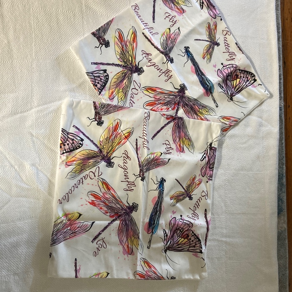 Dragonfly Pattern Decorative Pillowcase Set in White and Multicolor